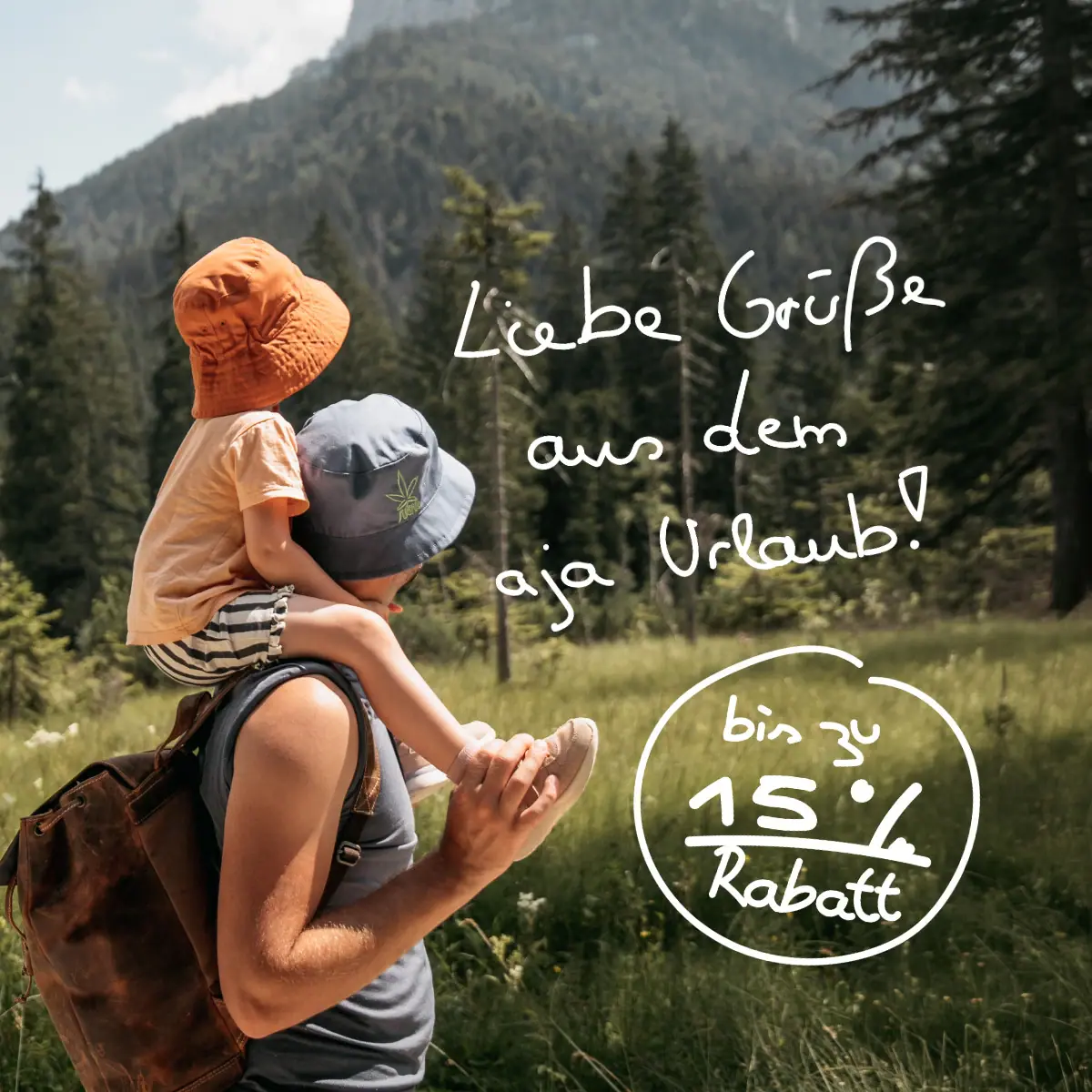 Ein Mann trägt ein Kind auf seinen Schultern.