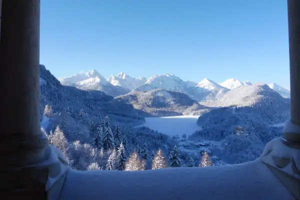 Ausblick von Schloss Neuschwanstein im Winter