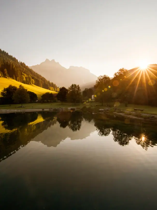 Spazierhimmel Bergsee Bergsee mit Bergpanorama