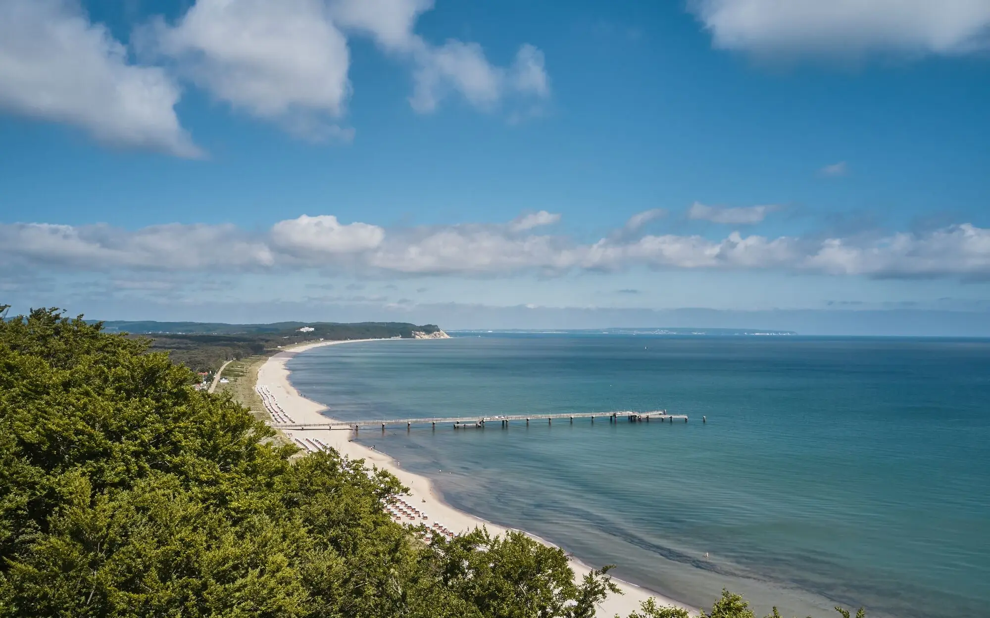 Der Strandzugang in Travemünde von oben fotografiert.