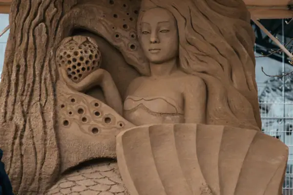 Sandskulptur Sandskulptur einer Meerjungfrau