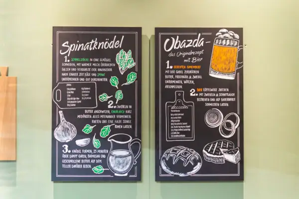 Schilder Tafel mit handschriftlichem Text