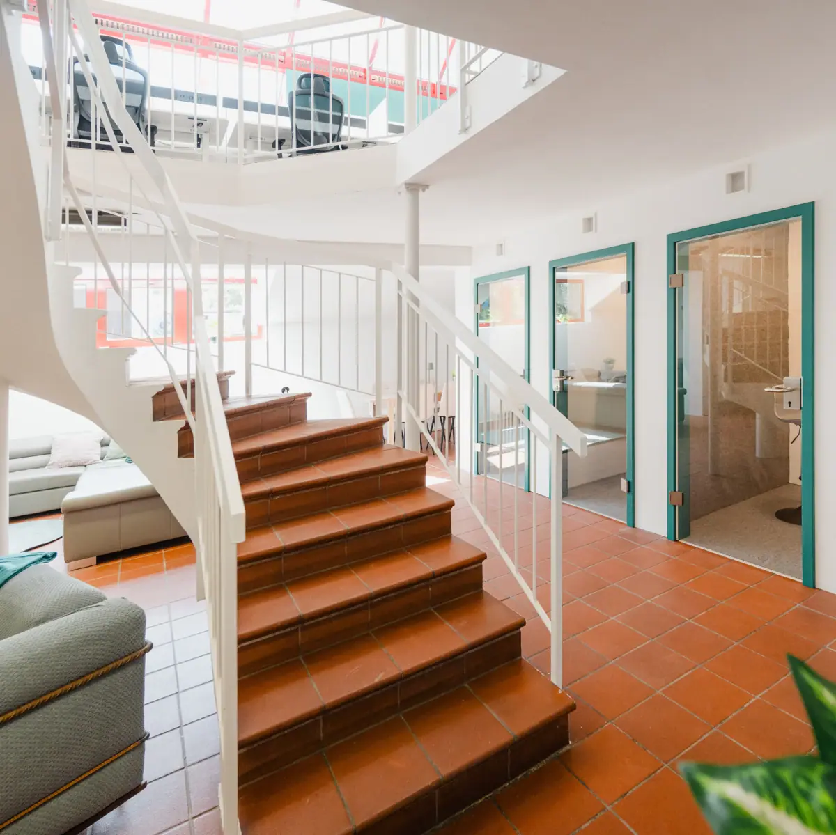 Treppe in einem Coworking Space Garmisch-Partenkirchen, dem Impuls Raum.