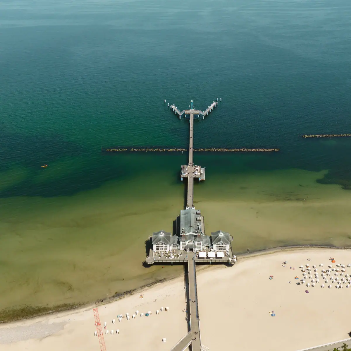 Langer Steg am Strand