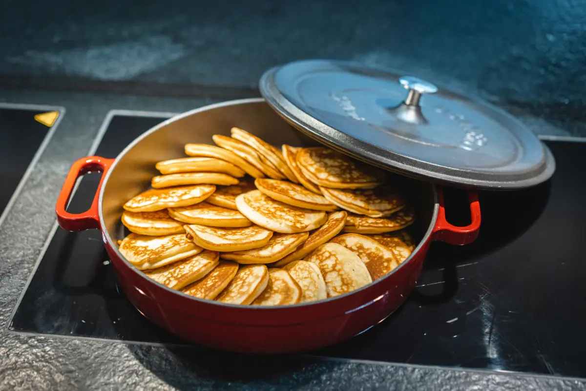 Pfannkuchen in einer Pfanne