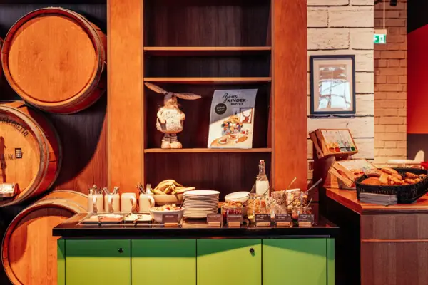 Regal mit Lebensmitteln