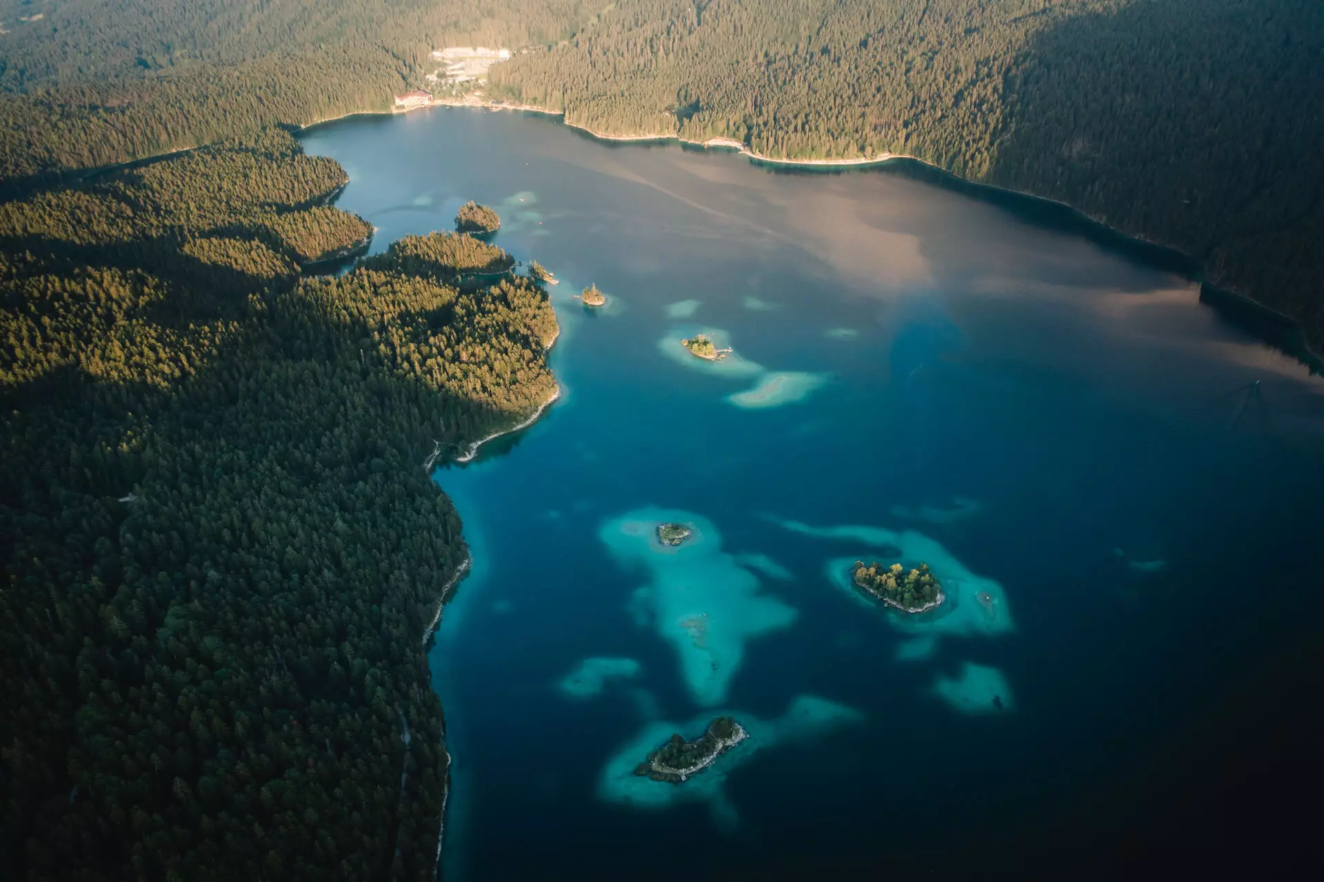 Der Eibsee von oben