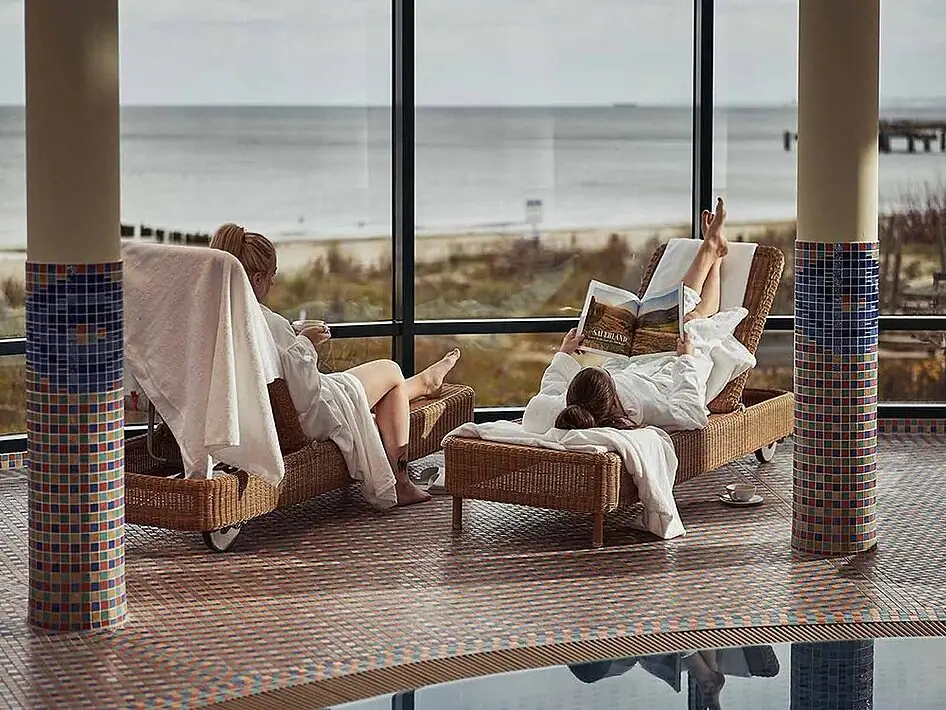 Eine Gruppe von Frauen in einem Spa.